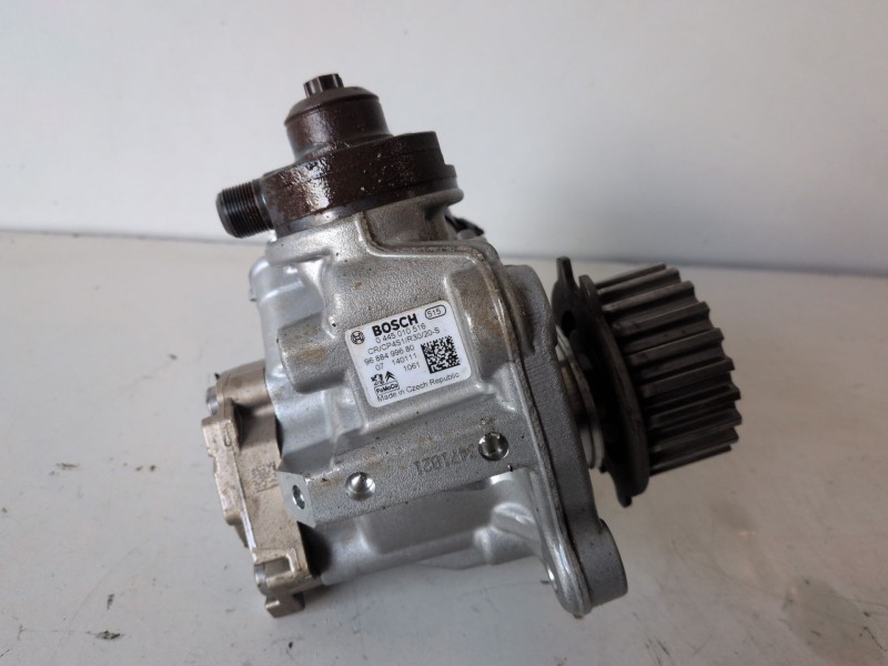 Recambio de bomba inyeccion para peugeot 208 9hp referencia OEM IAM 0445010516  