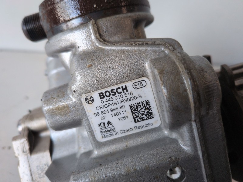 Recambio de bomba inyeccion para peugeot 208 9hp referencia OEM IAM 0445010516  