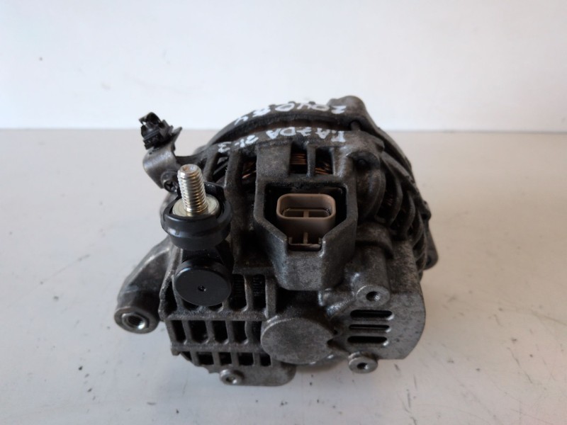 Recambio de alternador para mazda 3 berlina (bk) z6 referencia OEM IAM A2TC0091  