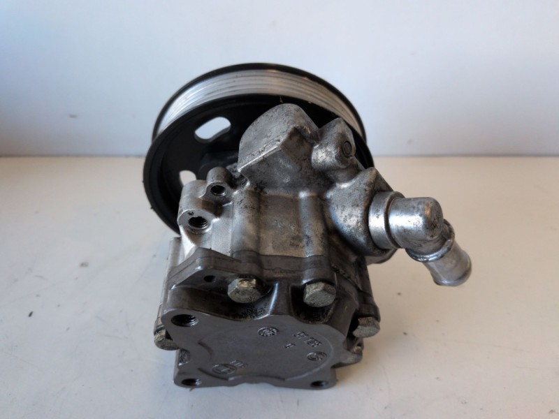 Recambio de bomba direccion para audi a6 berlina (4f2) bre referencia OEM IAM 4F0145155P  