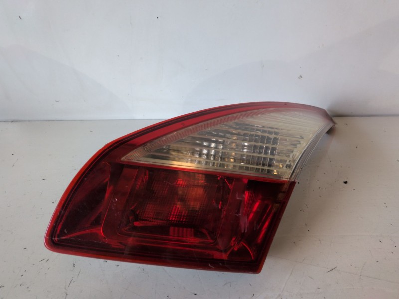 Recambio de piloto trasero derecho para renault megane iii berlina 5p k9k834 referencia OEM IAM 265500009R  