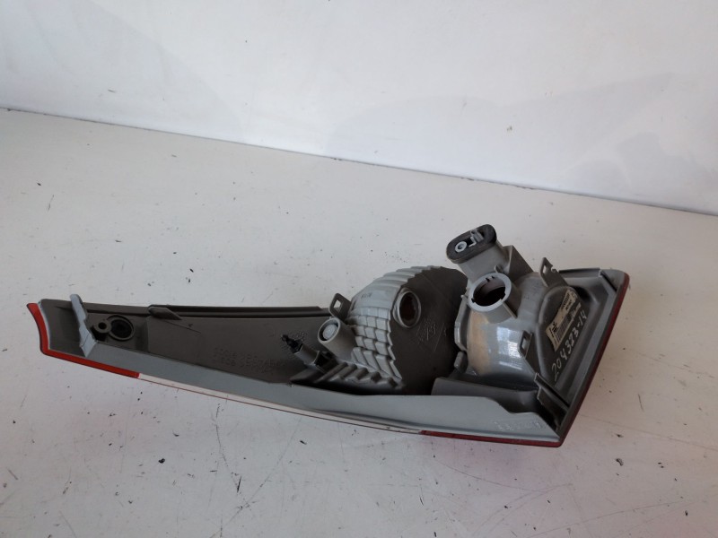 Recambio de piloto trasero derecho para renault megane iii berlina 5p k9k834 referencia OEM IAM 265500009R  