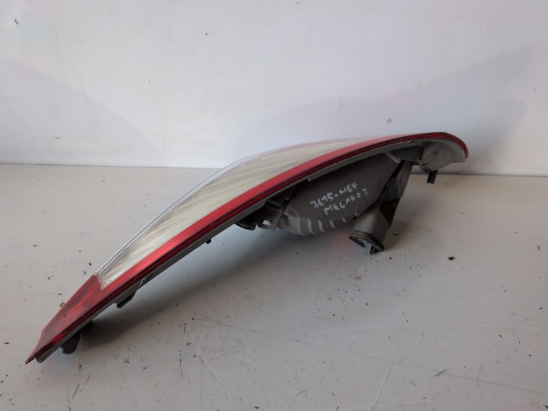 Recambio de piloto trasero derecho para renault megane iii berlina 5p k9k834 referencia OEM IAM 265500009R  