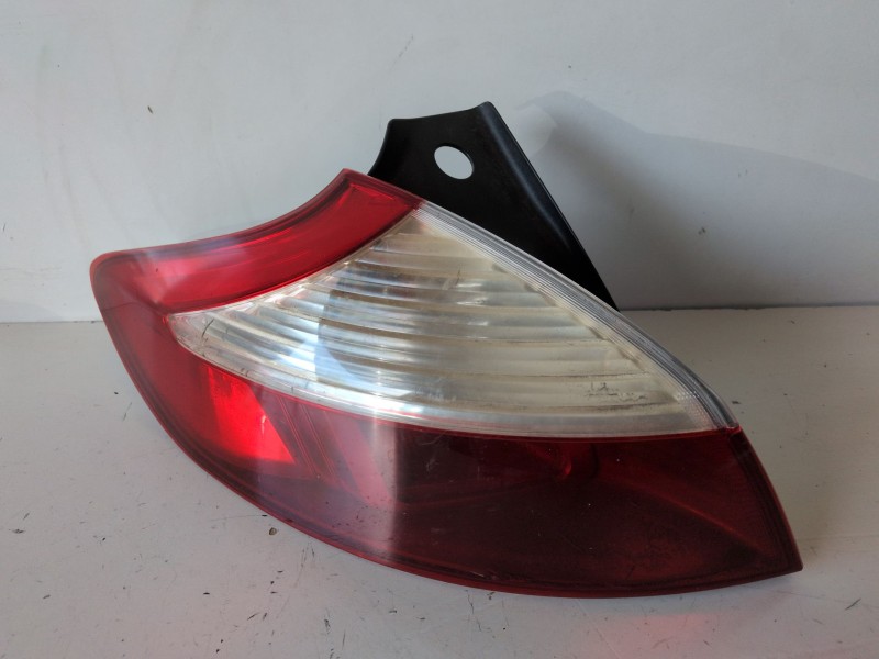 Recambio de piloto trasero izquierdo para renault megane iii berlina 5p k9k834 referencia OEM IAM 265550007R  