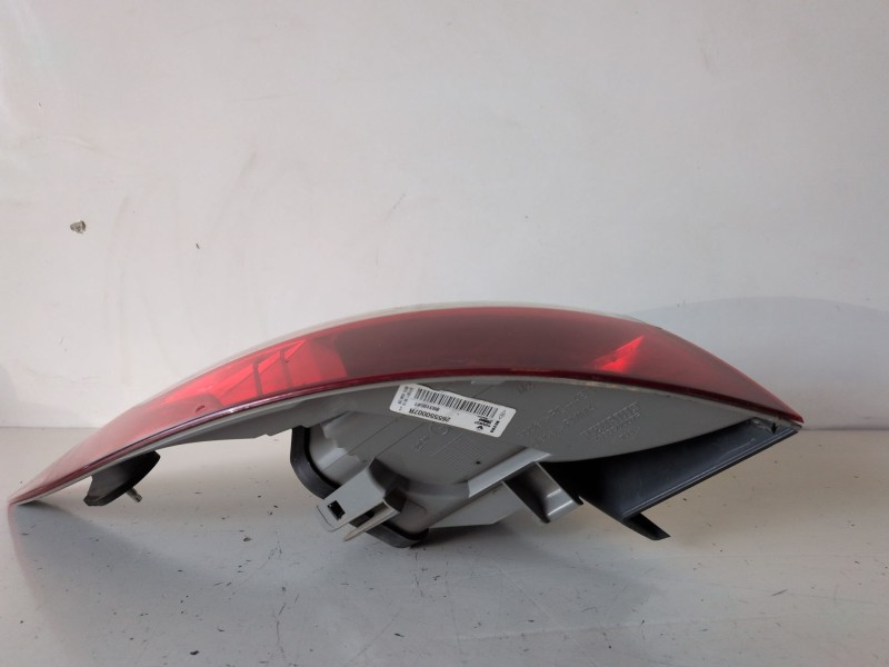 Recambio de piloto trasero izquierdo para renault megane iii berlina 5p k9k834 referencia OEM IAM 265550007R  