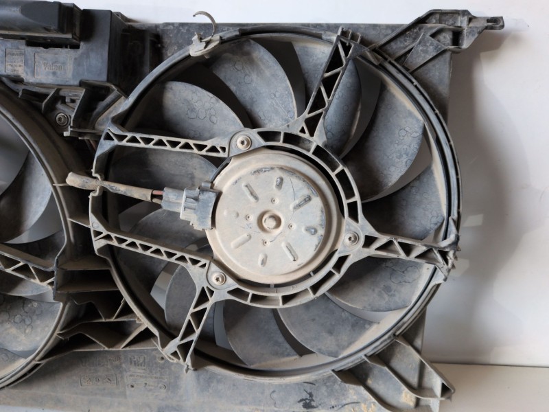 Recambio de electroventilador para opel vectra c berlina z19dt referencia OEM IAM 13196481  