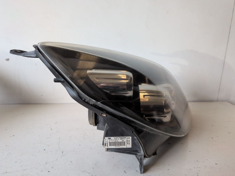 Recambio de faro derecho para opel vectra c berlina z19dt referencia OEM IAM 13170929  