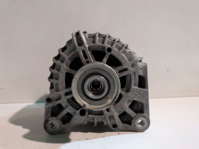 Recambio de alternador para renault megane iii berlina 5p h5f400 referencia OEM IAM 8200849752C  