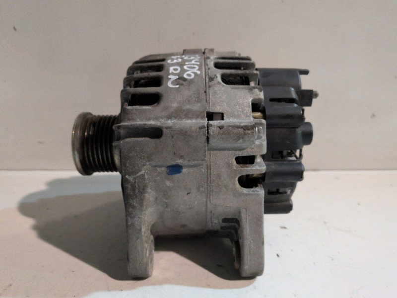 Recambio de alternador para renault megane iii berlina 5p h5f400 referencia OEM IAM 8200849752C  