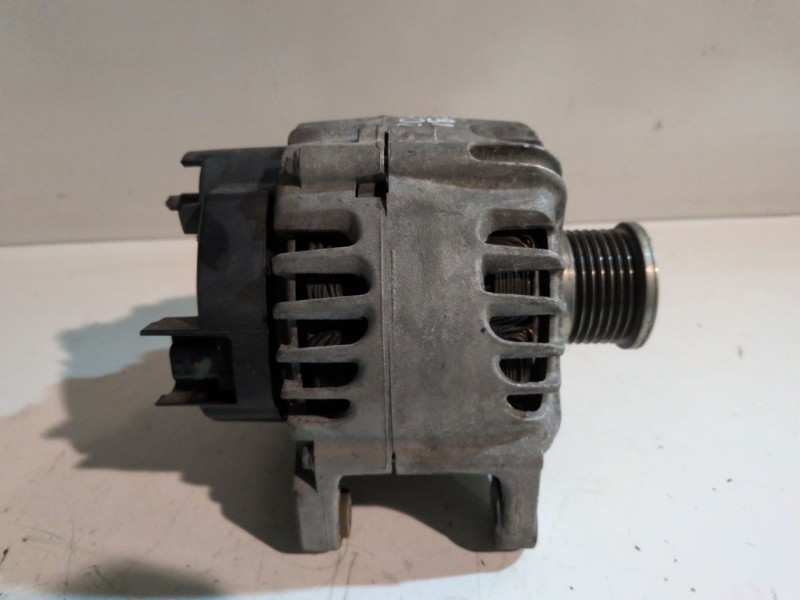 Recambio de alternador para renault megane iii berlina 5p h5f400 referencia OEM IAM 8200849752C  