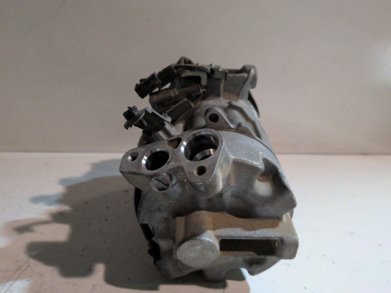 Recambio de compresor aire acondicionado para renault megane iii berlina 5p h5f400 referencia OEM IAM 926005211R  