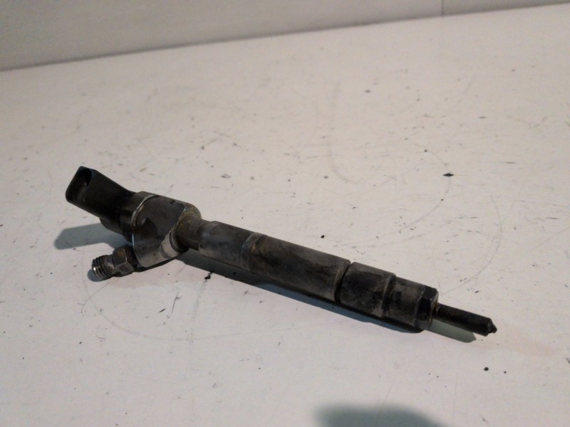 Recambio de inyector para mercedes-benz vito furgón (638) 611980 referencia OEM IAM 0445110012  