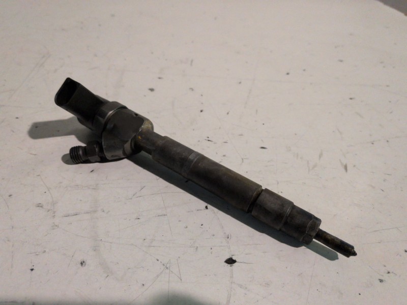 Recambio de inyector para mercedes-benz vito furgón (638) 611980 referencia OEM IAM 0445110012  