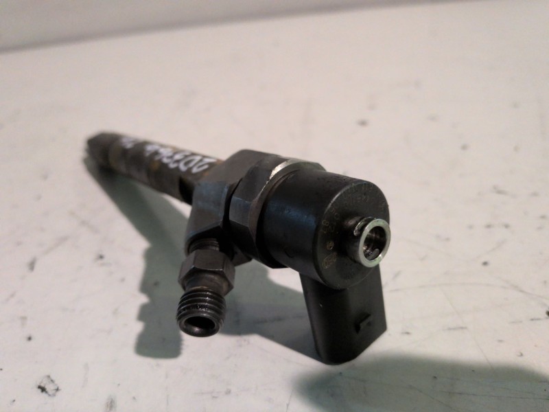 Recambio de inyector para mercedes-benz vito furgón (638) 611980 referencia OEM IAM 0445110012  