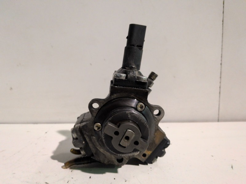 Recambio de bomba inyeccion para mercedes-benz vito furgón (638) 611980 referencia OEM IAM 0445010013  