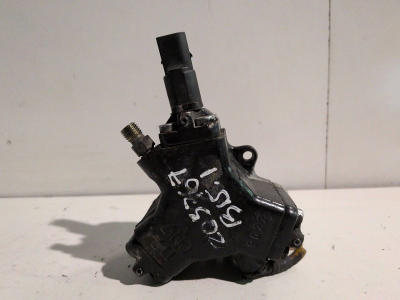 Recambio de bomba inyeccion para mercedes-benz vito furgón (638) 611980 referencia OEM IAM 0445010013  