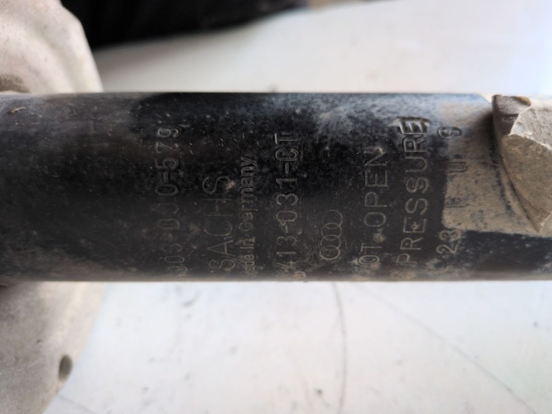 Recambio de amortiguador delantero derecho para audi a4 berlina (8e) bre referencia OEM IAM 8E0413031CT  