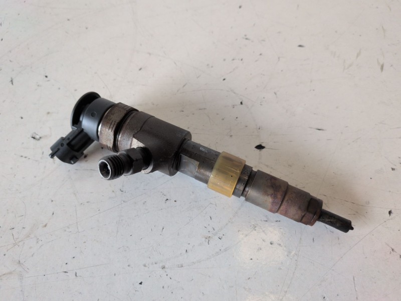 Recambio de inyector para peugeot 208 9hp referencia OEM IAM 0445110340  
