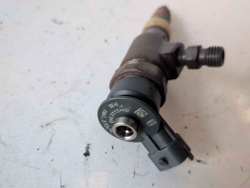 Recambio de inyector para peugeot 208 9hp referencia OEM IAM 0445110340  
