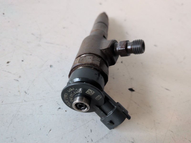 Recambio de inyector para peugeot 208 9hp referencia OEM IAM 0445110340  