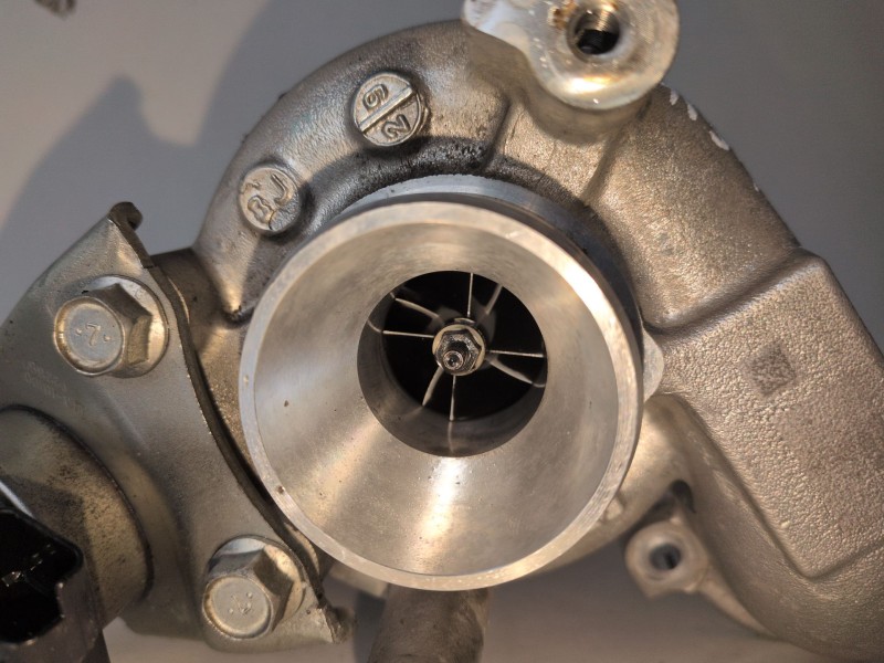 Recambio de turbocompresor para peugeot 208 9hp referencia OEM IAM 9673283680  