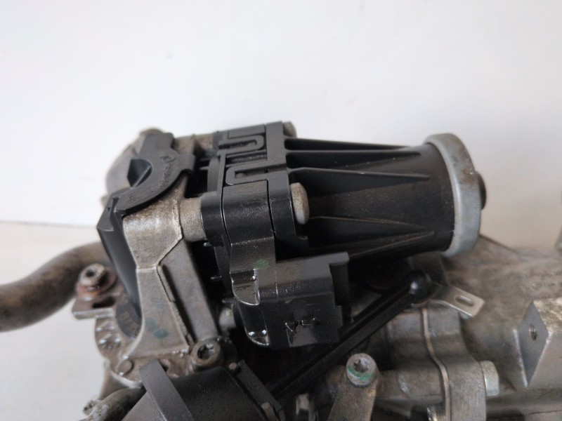 Recambio de valvula egr para peugeot 208 9hp referencia OEM IAM 9802194080  