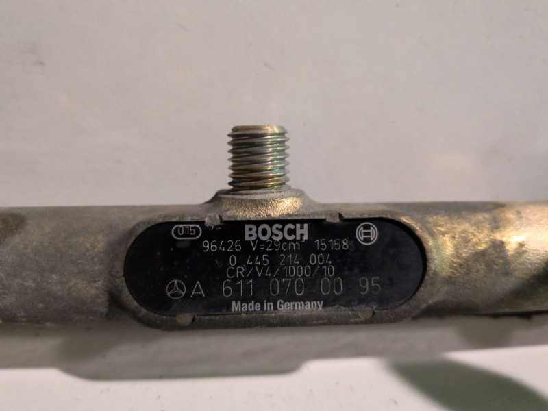 Recambio de rampa inyectora para mercedes-benz vito furgón (638) 611980 referencia OEM IAM 0445214004  