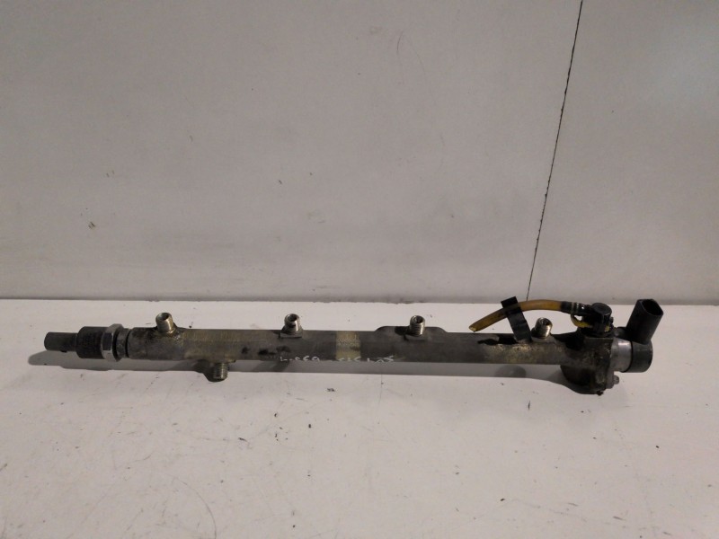 Recambio de rampa inyectora para mercedes-benz vito furgón (638) 611980 referencia OEM IAM 0445214004  