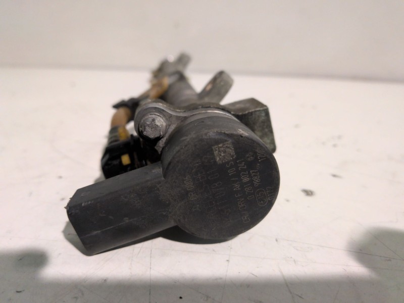 Recambio de rampa inyectora para mercedes-benz vito furgón (638) 611980 referencia OEM IAM 0445214004  