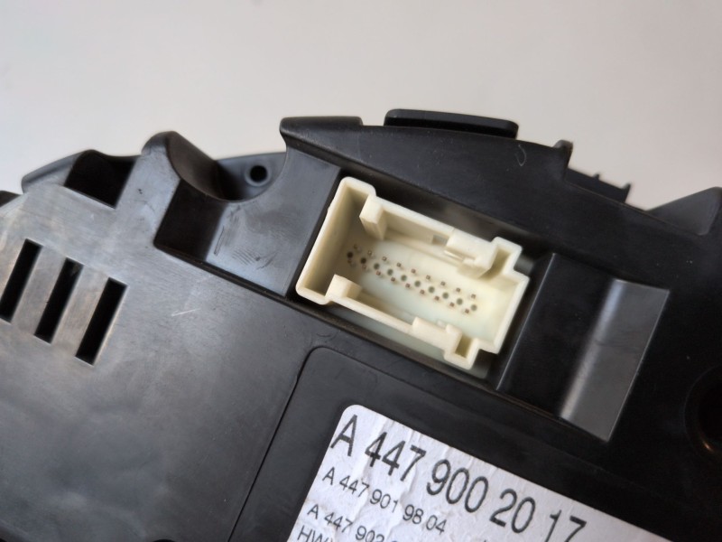 Recambio de cuadro instrumentos para mercedes-benz vito tourer (447) r9n402 referencia OEM IAM A4479002017  