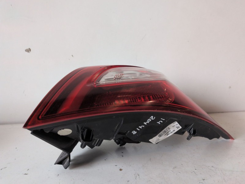 Recambio de piloto trasero derecho para peugeot 308 referencia OEM IAM 9677817580  