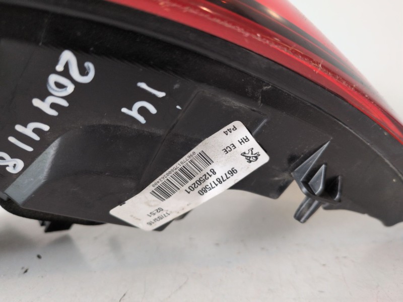 Recambio de piloto trasero derecho para peugeot 308 referencia OEM IAM 9677817580  