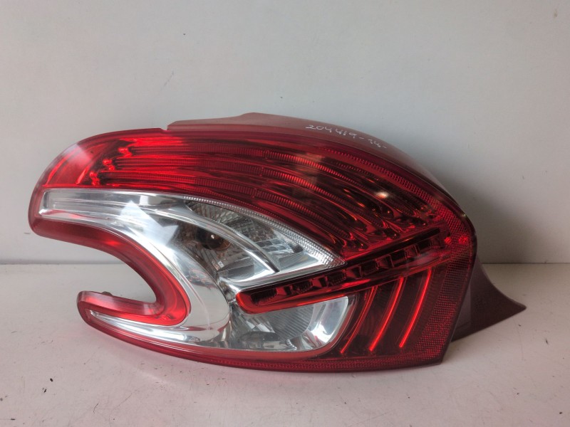 Recambio de piloto trasero izquierdo para peugeot 208 (p2) hmh referencia OEM IAM   