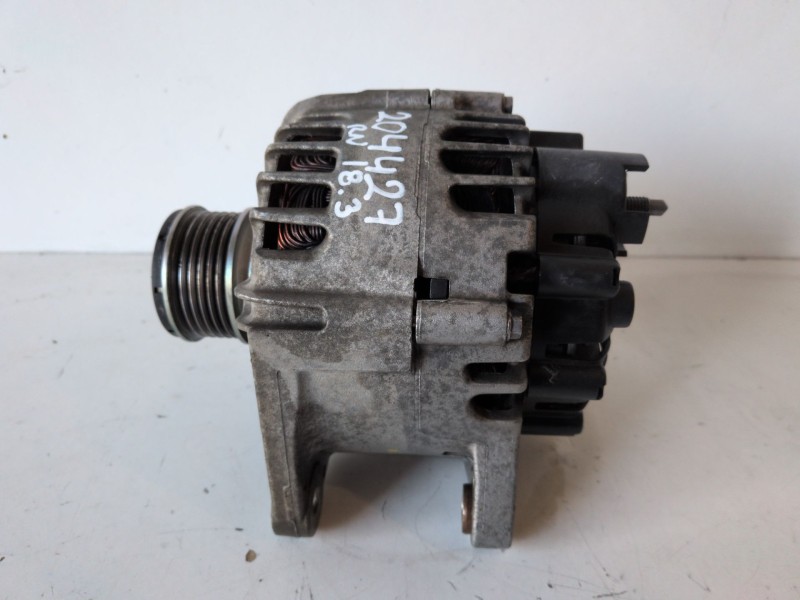 Recambio de alternador para renault megane iii berlina 5p k9k846 referencia OEM IAM 23100027R  