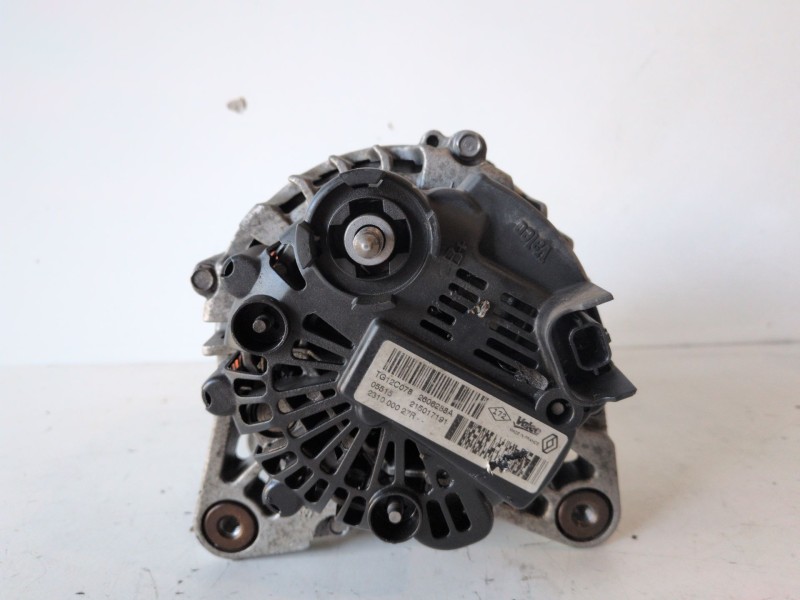 Recambio de alternador para renault megane iii berlina 5p k9k846 referencia OEM IAM 23100027R  