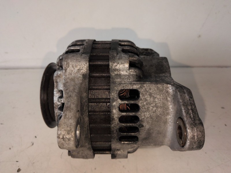 Recambio de alternador para nissan x-trail (t30) yd22 referencia OEM IAM 231005M310  