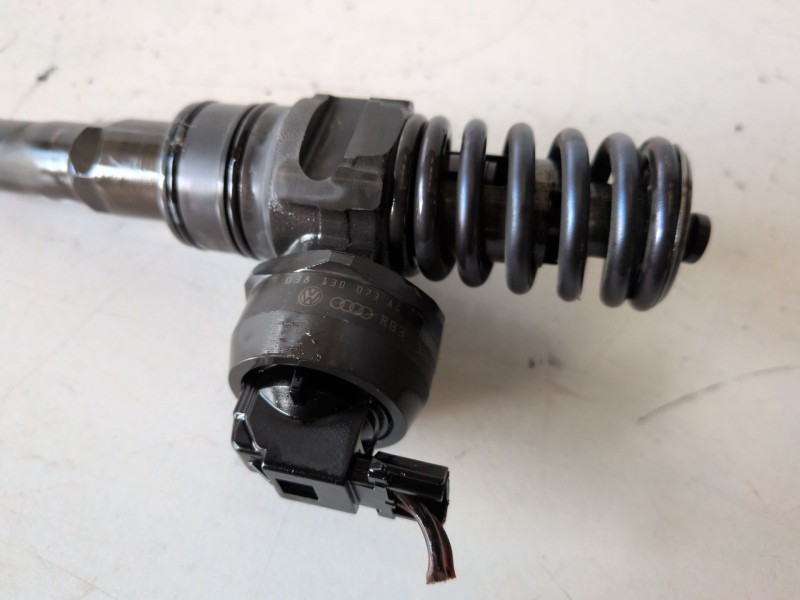 Recambio de inyector para seat leon (1p1) bxe referencia OEM IAM 038130073AG  