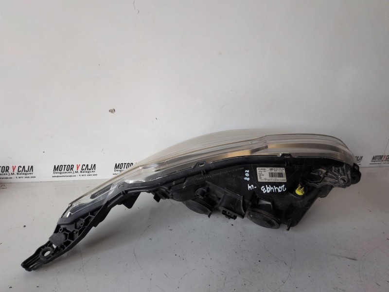Recambio de faro izquierdo para peugeot 208 hm05 referencia OEM IAM 9802221880  