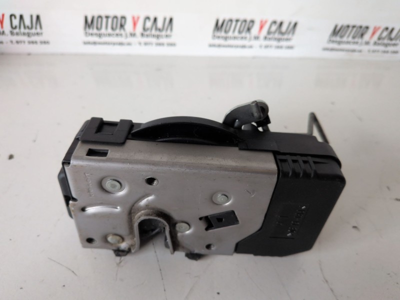 Recambio de cerradura maletero / porton para opel vivaro furgón/combi m9r referencia OEM IAM 8200282303  
