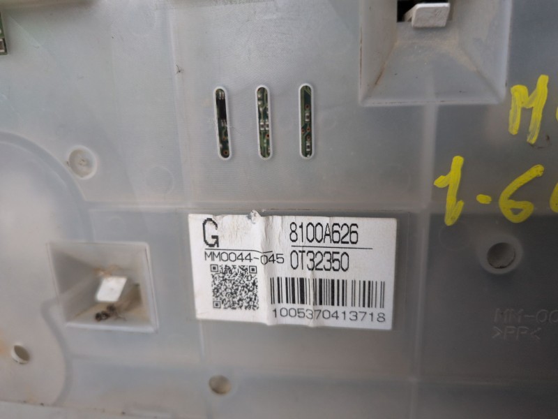 Recambio de cuadro instrumentos para mitsubishi montero (v80/v90) 4m41 referencia OEM IAM 8100A626  