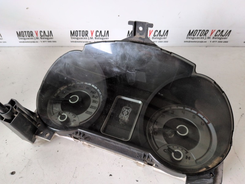 Recambio de cuadro instrumentos para mitsubishi montero (v80/v90) 4m41 referencia OEM IAM 8100A626  
