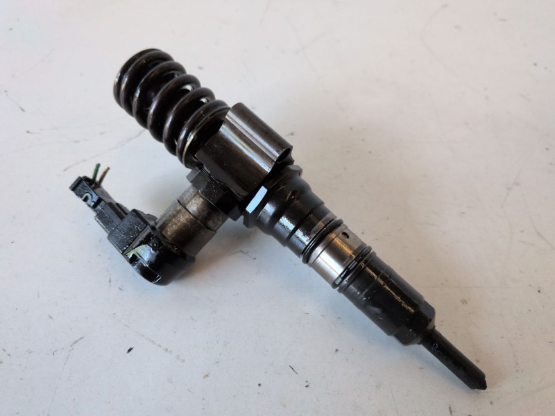 Recambio de inyector para volkswagen passat variant (3c5) bkp referencia OEM IAM 000130073SX  