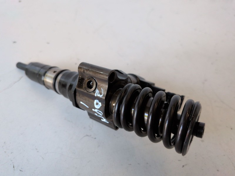 Recambio de inyector para volkswagen passat variant (3c5) bkp referencia OEM IAM 000130073SX  