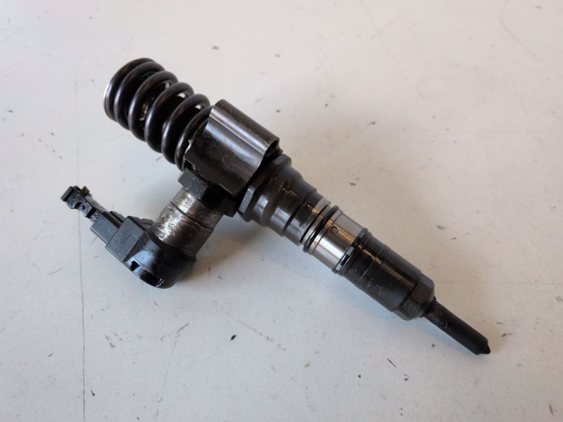 Recambio de inyector para volkswagen passat variant (3c5) bkp referencia OEM IAM 000130073SX  