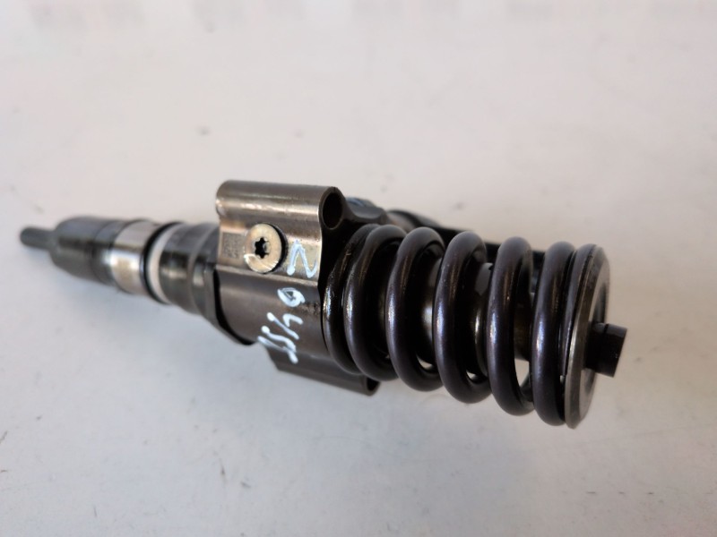 Recambio de inyector para volkswagen passat variant (3c5) bkp referencia OEM IAM 000130073SX  