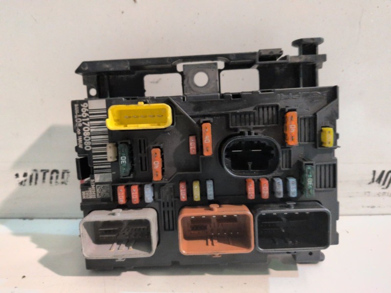 Recambio de caja reles / fusibles para citroen c4 picasso 9hz referencia OEM IAM 9661708080  
