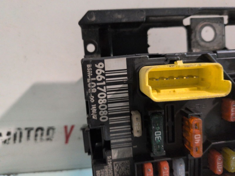 Recambio de caja reles / fusibles para citroen c4 picasso 9hz referencia OEM IAM 9661708080  