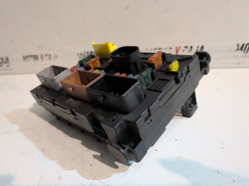 Recambio de caja reles / fusibles para citroen c4 picasso 9hz referencia OEM IAM 9661708080  