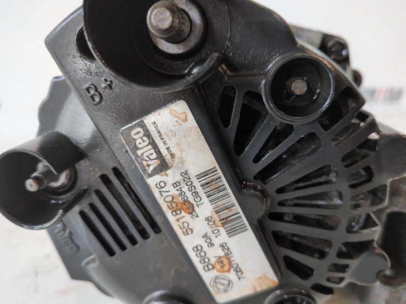Recambio de alternador para fiat grande punto (199) 199a3000 referencia OEM IAM 55185076  