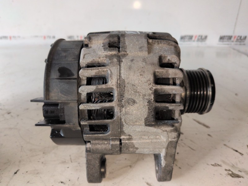 Recambio de alternador para renault megane iii berlina 5p k9k832 referencia OEM IAM 231000026RA  